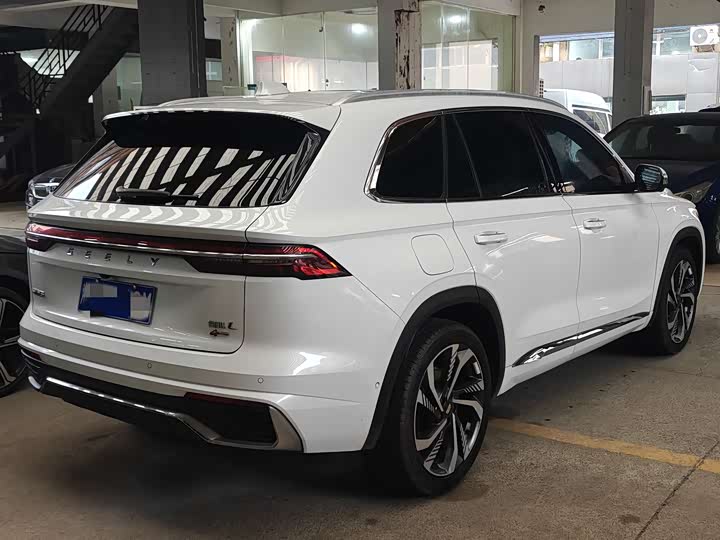 Фото 3 - Geely Monjaro