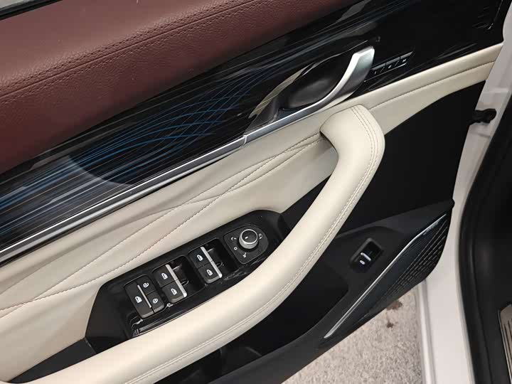 Фото 7 - Geely Monjaro