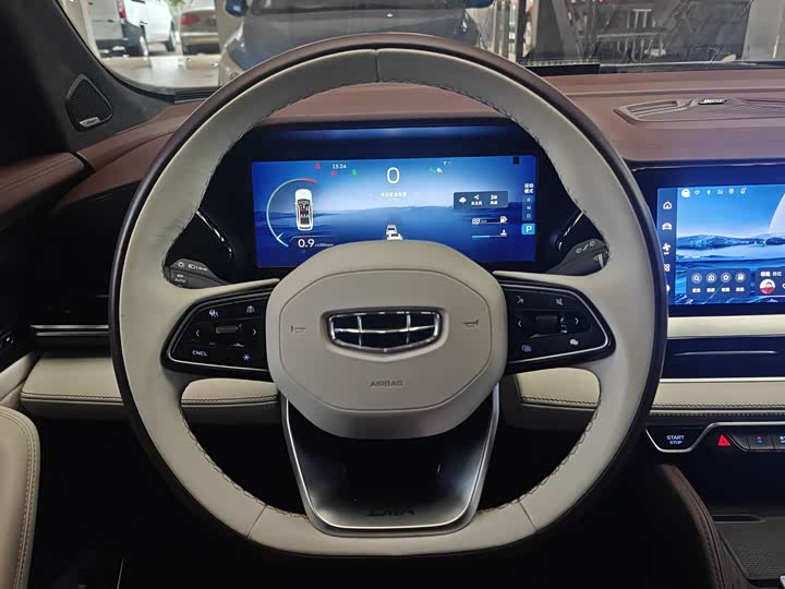 Фото 9 - Geely Monjaro