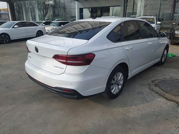 Фото 7 - Volkswagen Lavida