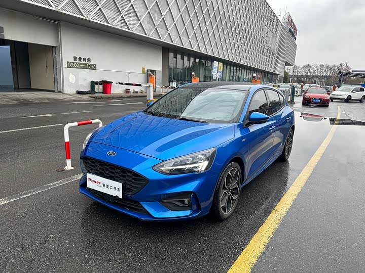 Фото 1 - Ford Focus