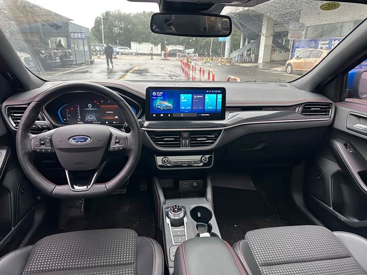 Фото 8 - Ford Focus