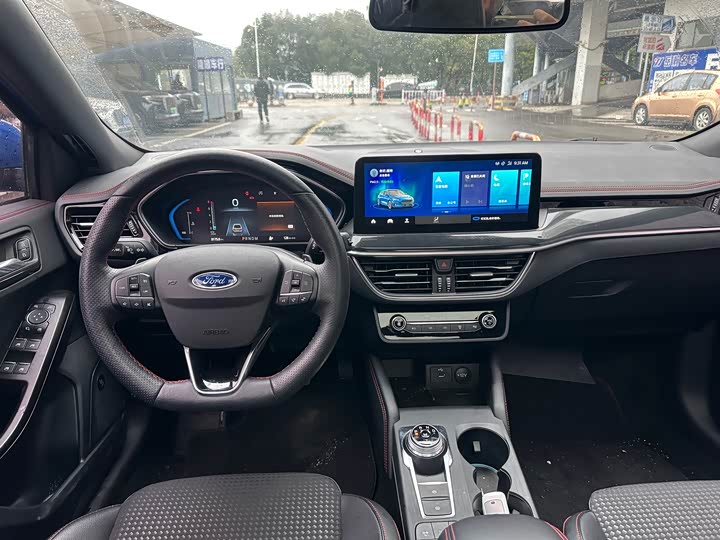 Фото 9 - Ford Focus