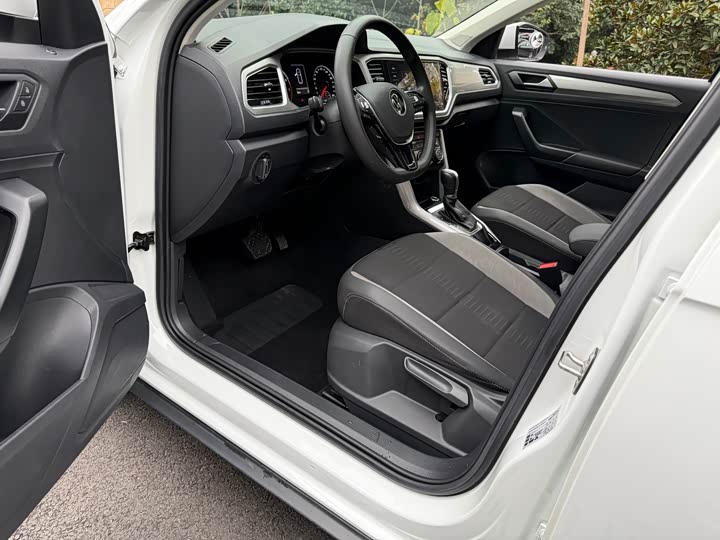 Фото 4 - Volkswagen T-Roc