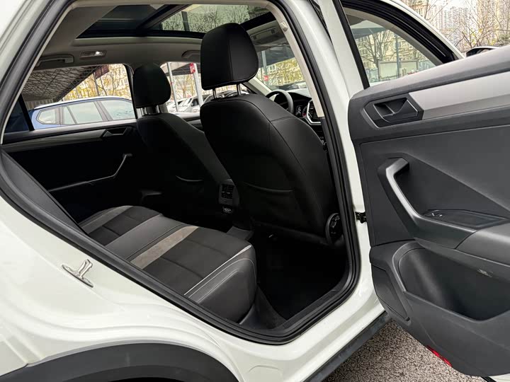 Фото 9 - Volkswagen T-Roc