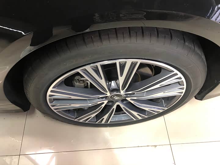 Фото 9 - Audi A6L