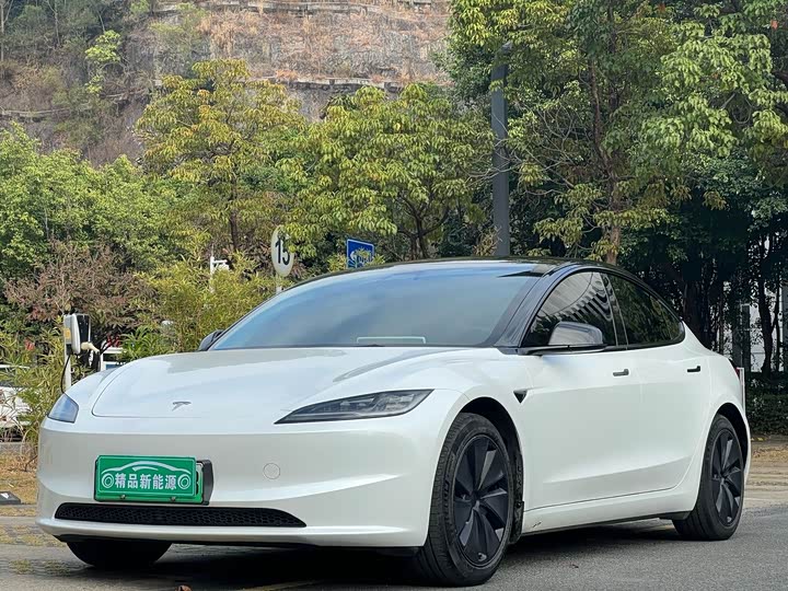 Фото 1 - Tesla Model 3