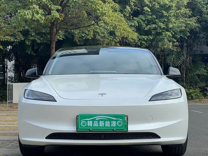 Фото 2 - Tesla Model 3