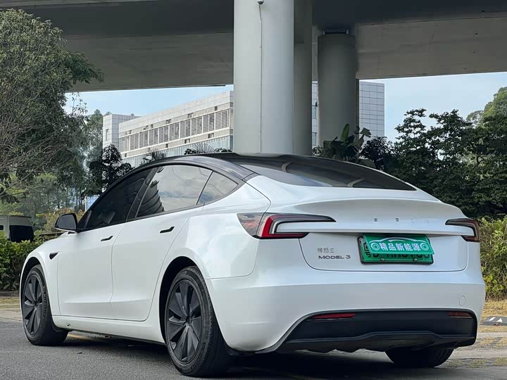 Фото 4 - Tesla Model 3