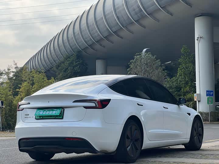 Фото 6 - Tesla Model 3