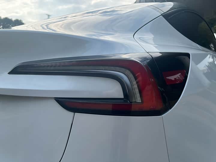 Фото 8 - Tesla Model 3