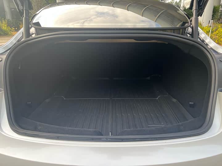 Фото 9 - Tesla Model 3