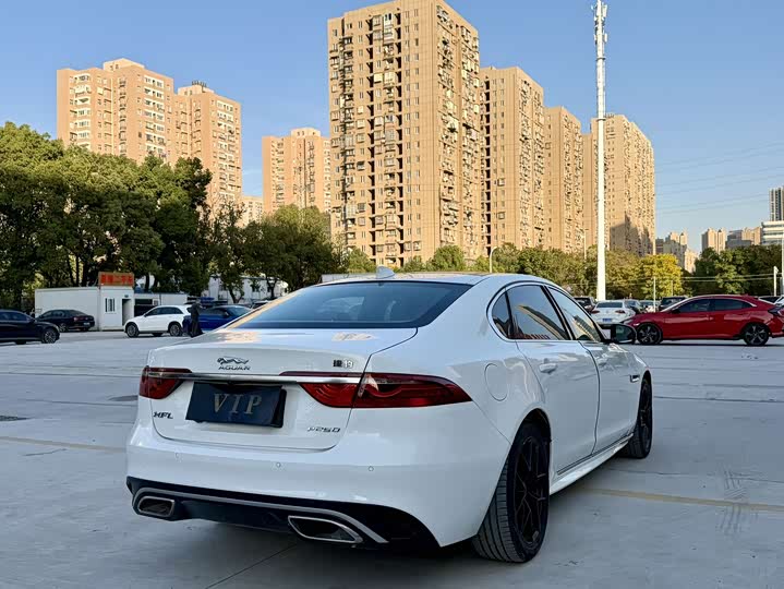 Фото 2 - Jaguar XF L