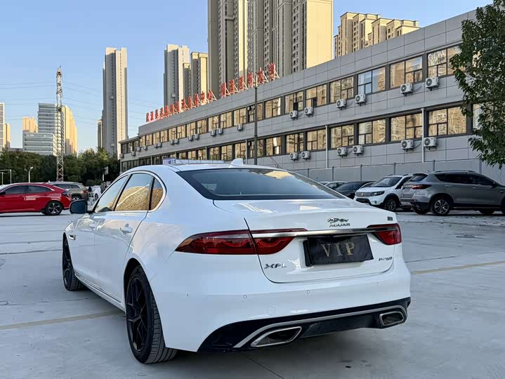 Фото 7 - Jaguar XF L