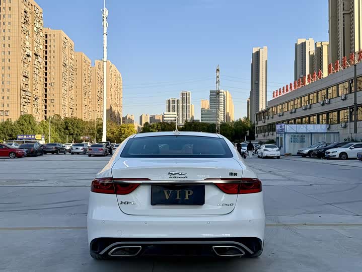 Фото 8 - Jaguar XF L