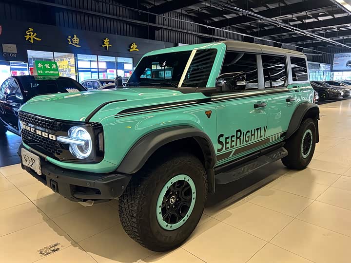 Photo 3 - Ford Bronco