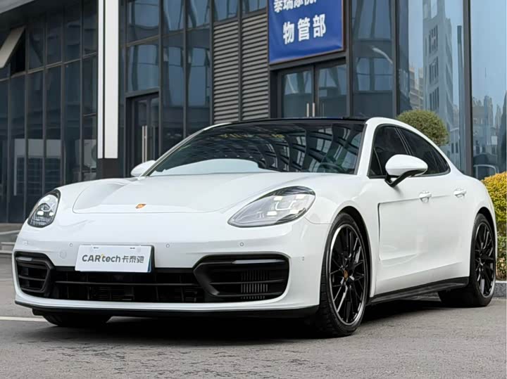 Фото 1 - Porsche Panamera