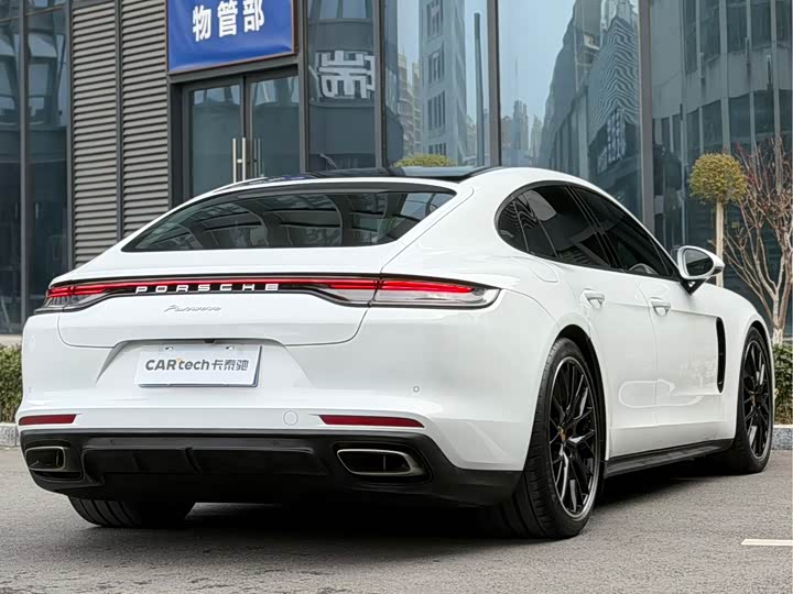 Фото 3 - Porsche Panamera