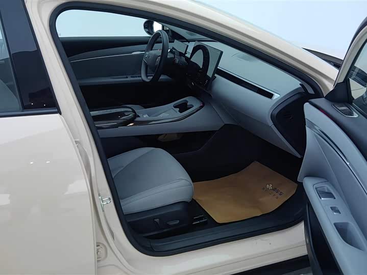 Фото 8 - XPeng Mona M03