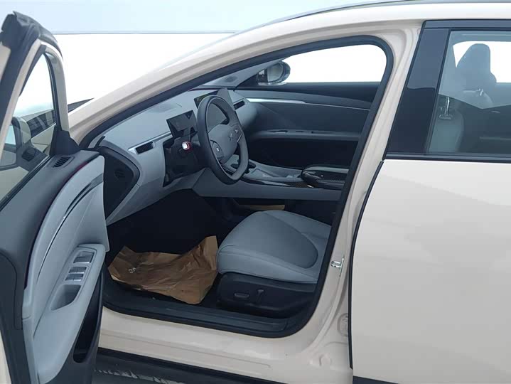 Фото 9 - XPeng Mona M03