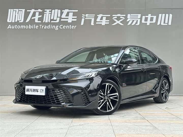Фото 2 - Toyota Camry