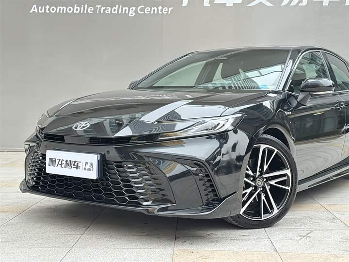 Фото 3 - Toyota Camry