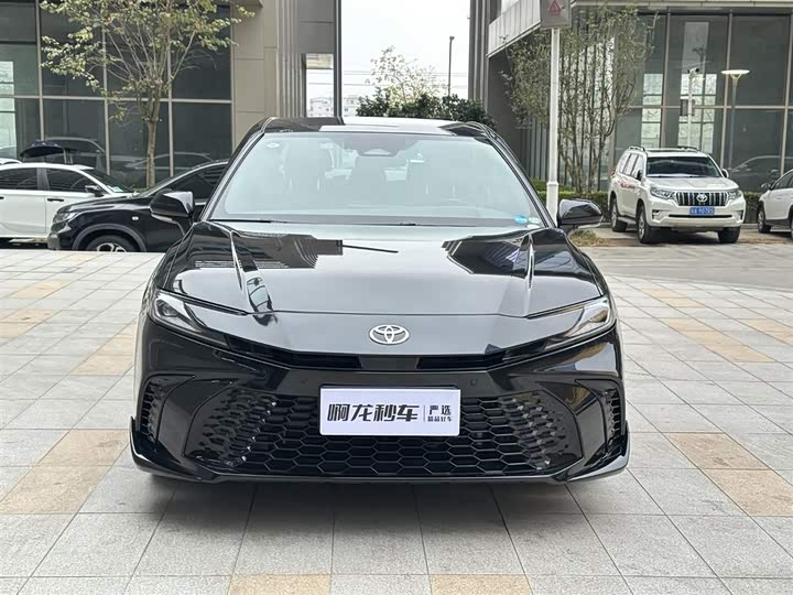 Фото 5 - Toyota Camry