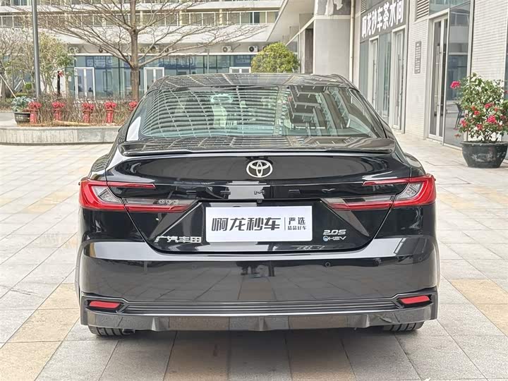 Фото 8 - Toyota Camry