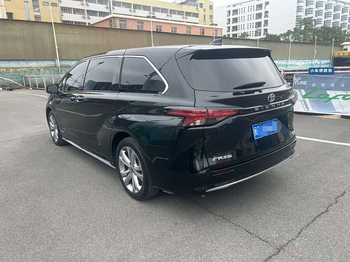 Фото 6 - Toyota Sienna