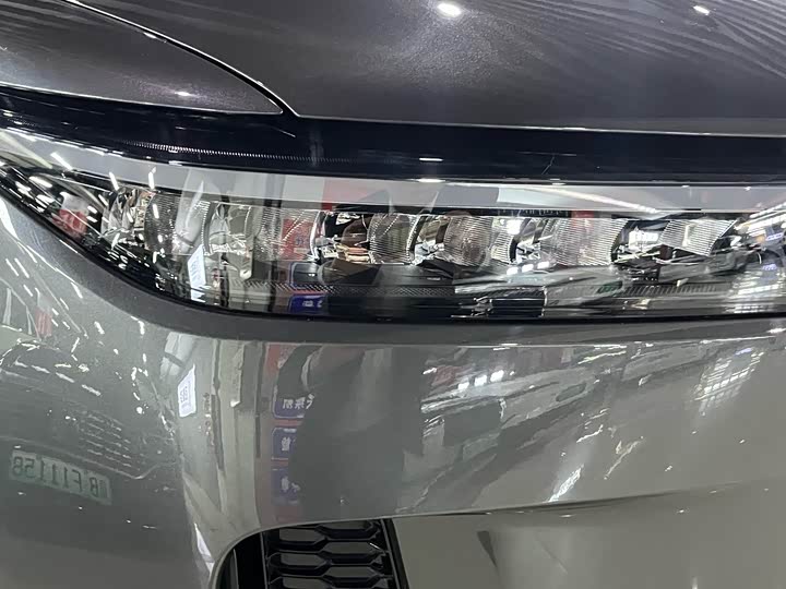 Фото 4 - LiXiang One