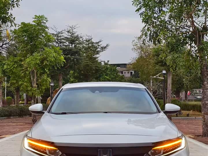 Фото 2 - Honda Accord