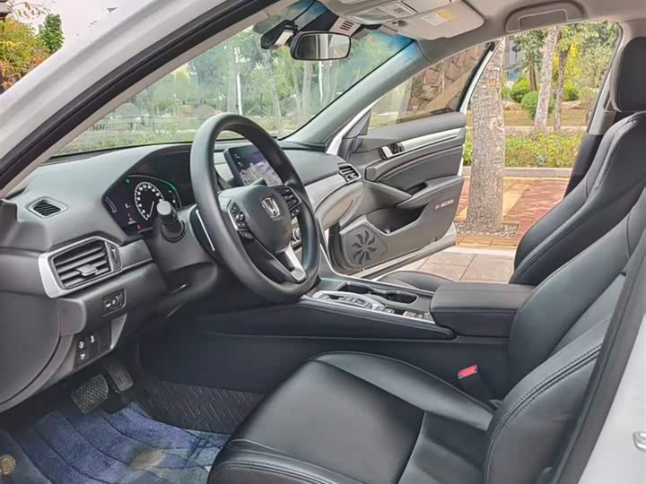 Фото 4 - Honda Accord