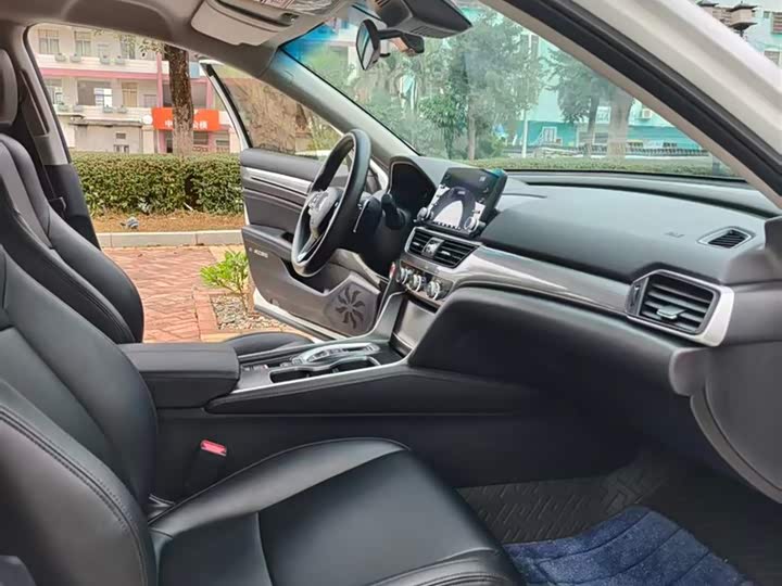 Фото 6 - Honda Accord