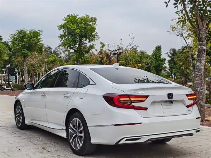 Фото 7 - Honda Accord