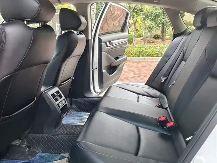 Фото 8 - Honda Accord