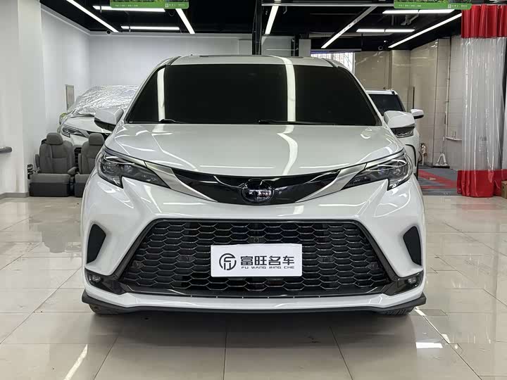 Фото 3 - Toyota Granvia