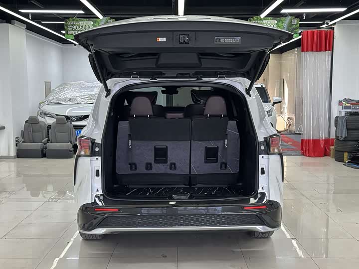 Фото 6 - Toyota Granvia