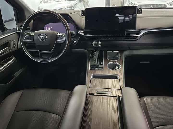 Фото 7 - Toyota Granvia