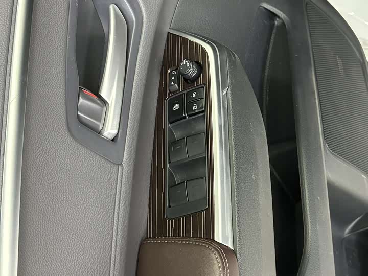 Фото 8 - Toyota Granvia