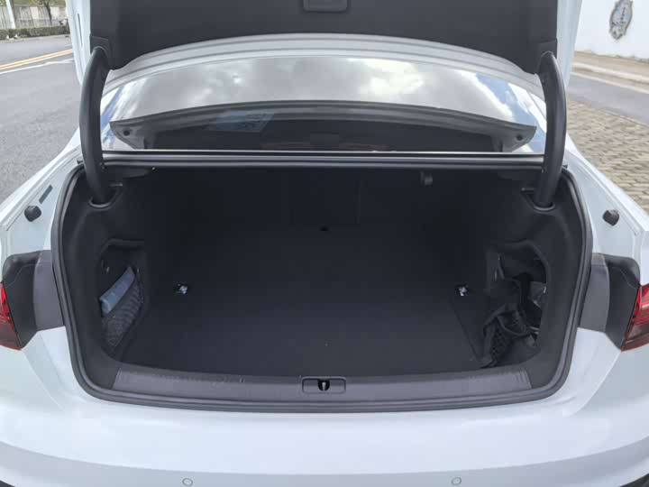 Фото 9 - Audi A4L