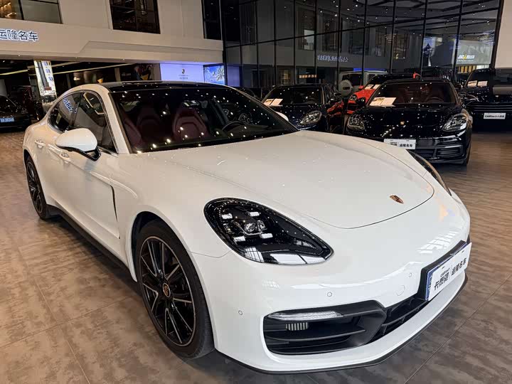 Фото 2 - Porsche Panamera