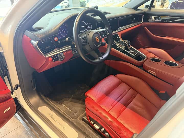 Фото 3 - Porsche Panamera