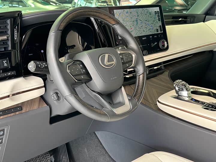 Фото 6 - Lexus LM