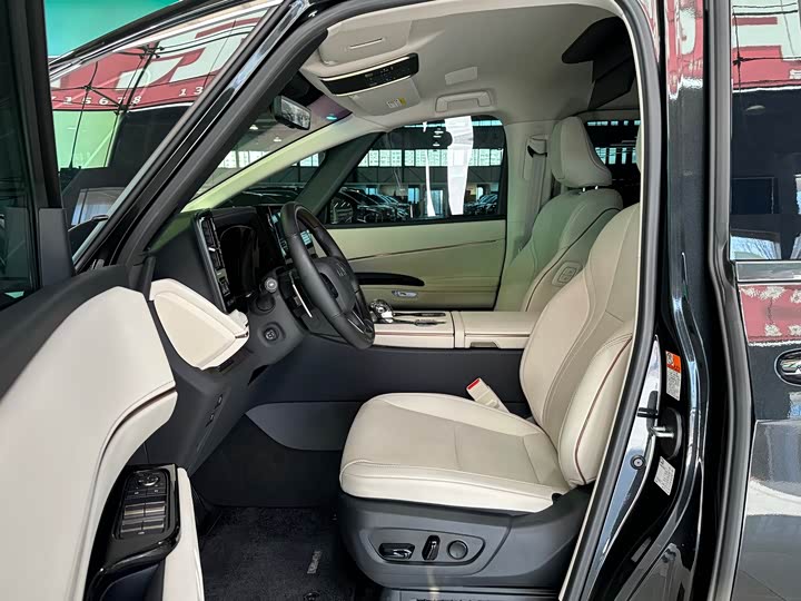 Фото 7 - Lexus LM