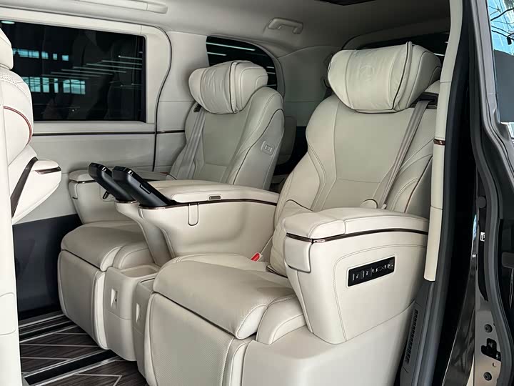 Фото 8 - Lexus LM