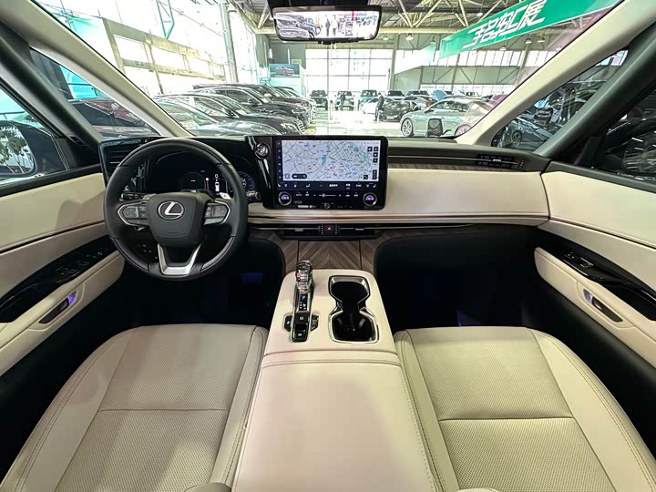 Фото 9 - Lexus LM