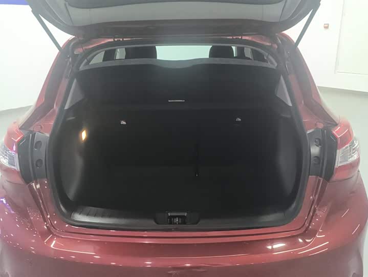 Фото 4 - Nissan Tiida