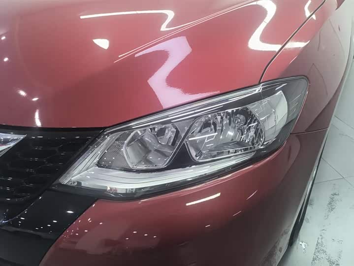 Фото 5 - Nissan Tiida