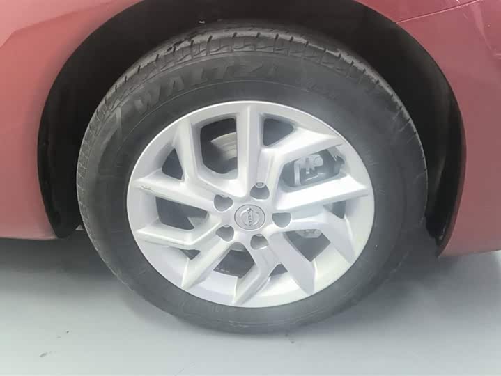 Фото 6 - Nissan Tiida