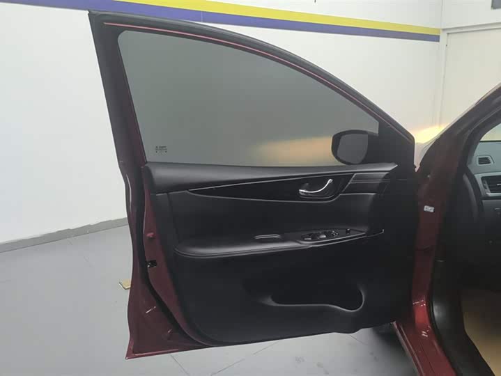 Фото 7 - Nissan Tiida